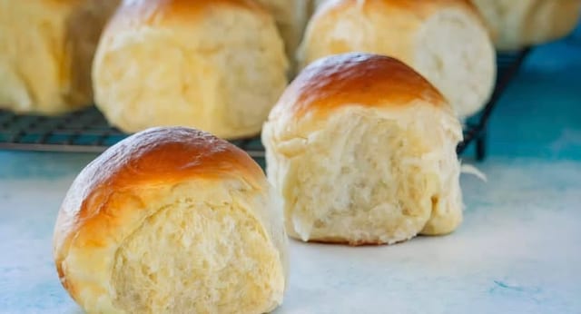 10 Hawaiian rolls.